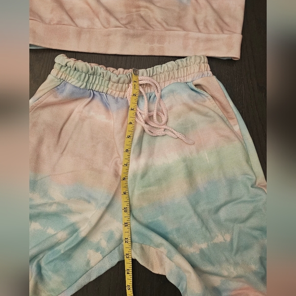 Stylish sweats - Picture 13 of 13